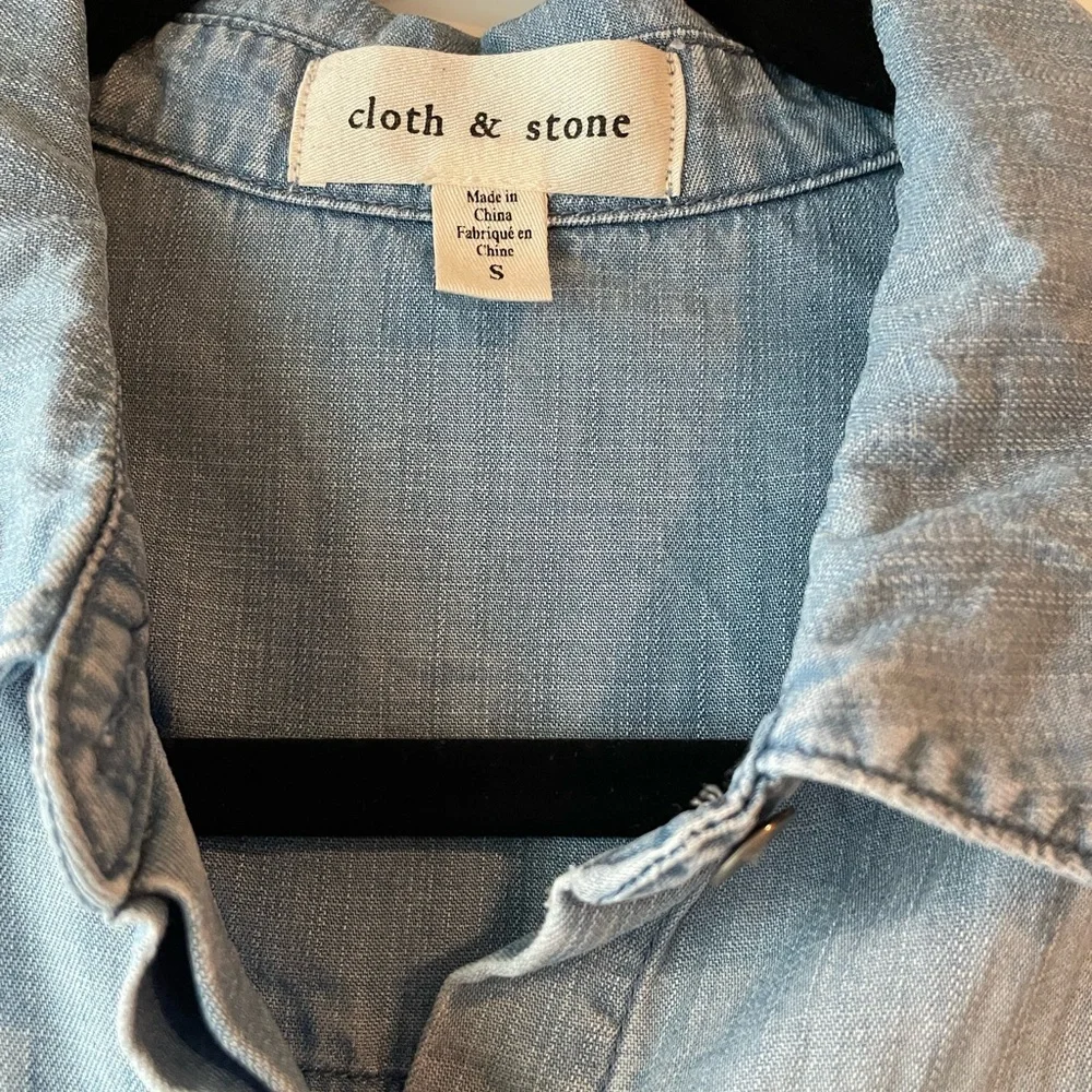 Cloth & Stone Chambray Buttondown Shirt - Picture 3 of 3